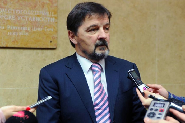 ЂЕ ЋЕШ МРЧО? Русија прво задржала а потом и депортовала као персону нон грату Монтенегрина Мишка Вуковића ЂЕ ЋЕШ МРЧО? Русија прво задржала а потом и депортовала као персону нон грату Монтенегрина Мишка Вуковића