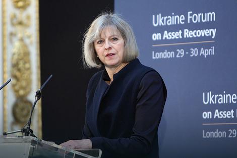 Меј: ЕУ прети како би утицала на британске изборе Меј: ЕУ прети како би утицала на британске изборе