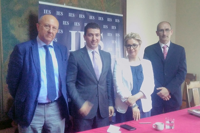 Фурсов: Србија није мала држава, историјски гледано, Србија је - велика држава Фурсов: Србија није мала држава, историјски гледано, Србија је - велика држава
