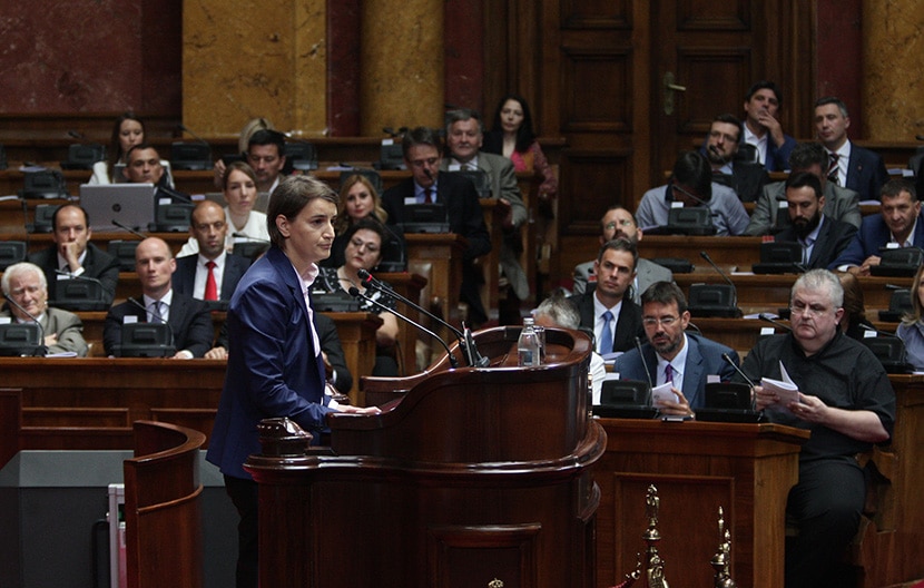 ОПТУЖБЕ И УВРЕДЕ НА СЕДНИЦИ СКУПШТИНЕ: Да ли је Ана Брнабић "пројекат Тонија Блера"? ОПТУЖБЕ И УВРЕДЕ НА СЕДНИЦИ СКУПШТИНЕ: Да ли је Ана Брнабић "пројекат Тонија Блера"?