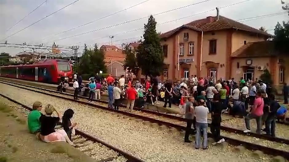 Радници "Гоше" и данас блокирали пругу Београд – Ниш, траже хитну исплату заосталих плата и реализацију потписаног споразума Радници "Гоше" и данас блокирали пругу Београд – Ниш, траже хитну исплату заосталих плата и реализацију потписаног споразума