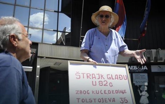 ГЕНЕРАЛ УДБЕ им отео кућу за свог шофера а данас у њој живи кер и послуга Ружице Ђинђић док она са 82 године ШТРАЈКУЈЕ ГЛАЂУ ГЕНЕРАЛ УДБЕ им отео кућу за свог шофера а данас у њој живи кер и послуга Ружице Ђинђић док она са 82 године ШТРАЈКУЈЕ ГЛАЂУ