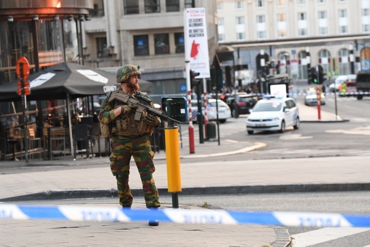У Бриселу на железничкој станици полиција ликвидирала бомбаша самоубицу (видео) У Бриселу на железничкој станици полиција ликвидирала бомбаша самоубицу (видео)