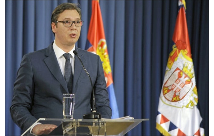 АЛО ИДИОТЕ! По Уставу и закону само полиција одржава јавни ред и мир, ти твоји батинаши иду са тобом на РОБИЈУ! АЛО ИДИОТЕ! По Уставу и закону само полиција одржава јавни ред и мир, ти твоји батинаши иду са тобом на РОБИЈУ!