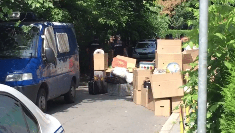 Приватни извршитељи као ескадрони смрти: Пљачкају под заштитом полиције Приватни извршитељи као ескадрони смрти: Пљачкају под заштитом полиције