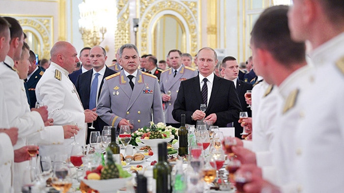 Путин: Агентуре неких земаља покушавају да утичу на процесе у Русији и да нас дестабилизују Путин: Агентуре неких земаља покушавају да утичу на процесе у Русији и да нас дестабилизују