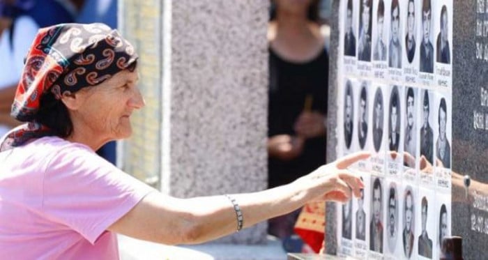 Мајке побијене српске невине деце у сребреничким и братуначким селима сањају правду Мајке побијене српске невине деце у сребреничким и братуначким селима сањају правду