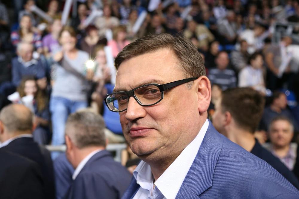 КАКО ЈЕ ОВАЈ ЧОВЕК И ДАЉЕ НА ФУНКЦИЈИ? Осуђен на годину дана затвора, уплетен у разне малверзације, а већ у ПЕТ МАНДАТА води "Путеве Србије"! КАКО ЈЕ ОВАЈ ЧОВЕК И ДАЉЕ НА ФУНКЦИЈИ? Осуђен на годину дана затвора, уплетен у разне малверзације, а већ у ПЕТ МАНДАТА води "Путеве Србије"!