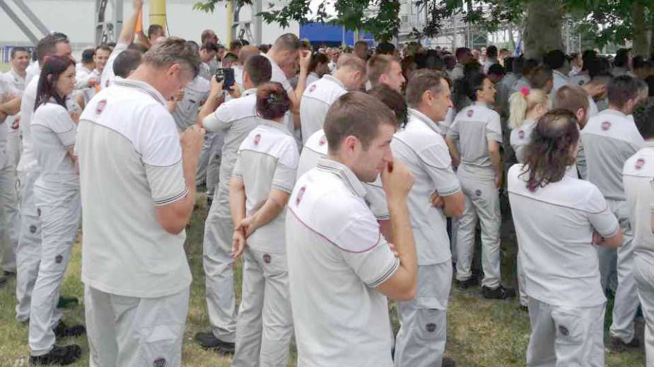 Незадовољство радника ФИАТА-а расте док чекају преговоре о будућности фабрике Незадовољство радника ФИАТА-а расте док чекају преговоре о будућности фабрике