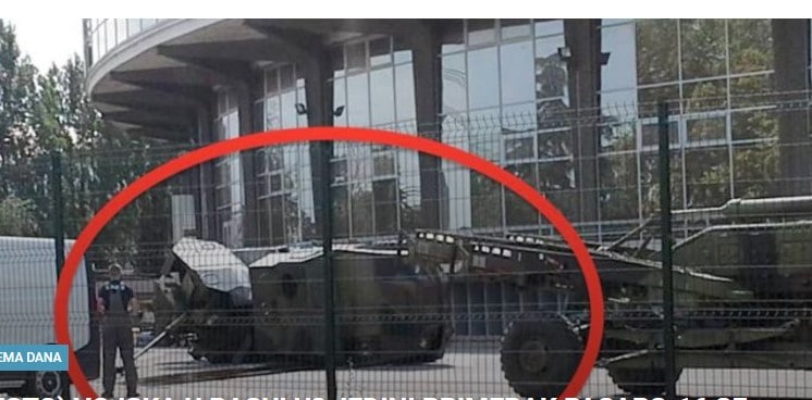 СРАМОТА НА ВОЈНОМ САЈМУ! Српско специјално возило се преврнуло и запалило пред народом