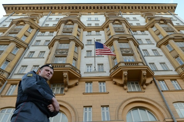 ЕГЗОДУС: Русија наредила да око 700 америчких дипломата и чланова њихових породица напусти Русију што је преко 2.000 људи ЕГЗОДУС: Русија наредила да око 700 америчких дипломата и чланова њихових породица напусти Русију што је преко 2.000 људи