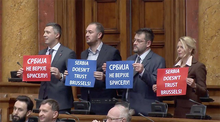 Aутизам власти све већи - штета за Србију немерљива
