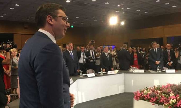 Шарлатан се хвали економским успесима а од доласка на власт произвео преко 50 милијарди евра губитака! (видео) Шарлатан се хвали економским успесима а од доласка на власт произвео преко 50 милијарди евра губитака! (видео)