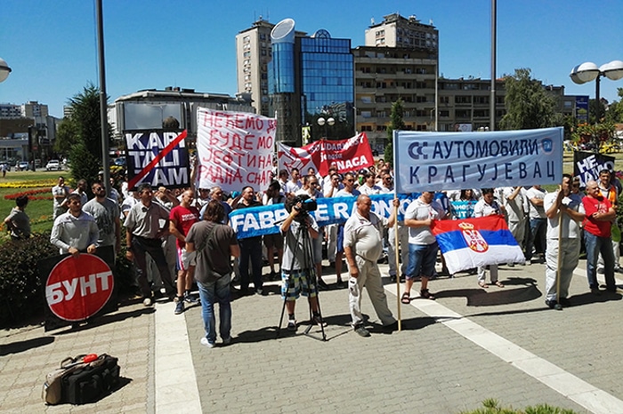 Радници Фијата позвали Брнабић да хитно посредује између пословодства и Штајкачког одбора Радници Фијата позвали Брнабић да хитно посредује између пословодства и Штајкачког одбора