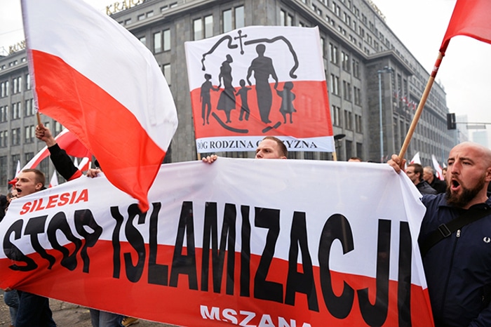 Већина Пољака би радије да њихова земља напусти ЕУ него да прима муслимане-мигранте Већина Пољака би радије да њихова земља напусти ЕУ него да прима муслимане-мигранте