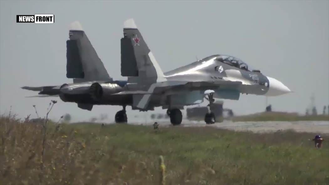Су-30 уништава «непријатељски» брод на Криму (видео) Су-30 уништава «непријатељски» брод на Криму (видео)