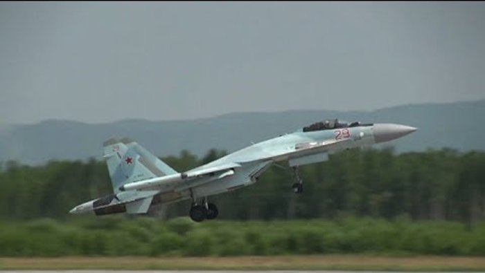 Најновији СУ-35 и ваздушни бој на малим висинама (видео) Најновији СУ-35 и ваздушни бој на малим висинама (видео)