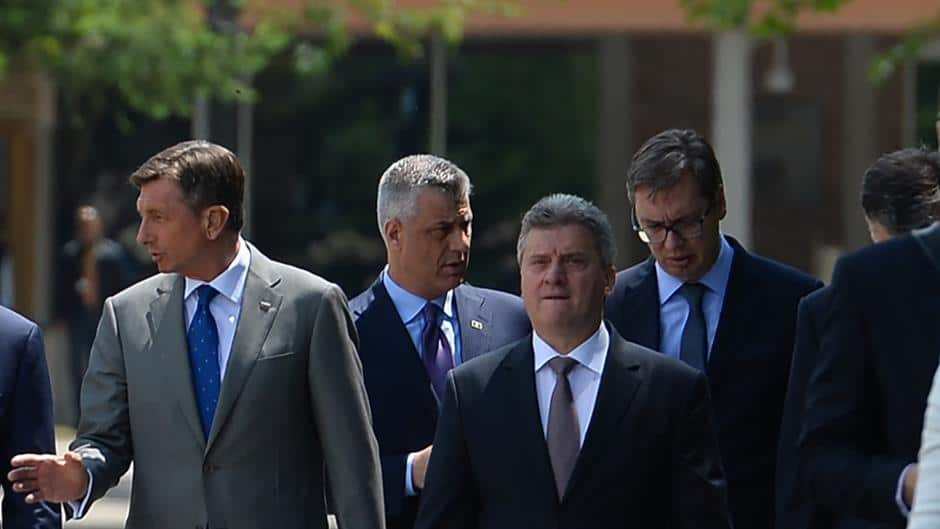 Тупави напредњаци признали да се Вучић тајно сусрео са Тачијем! Тупави напредњаци признали да се Вучић тајно сусрео са Тачијем!