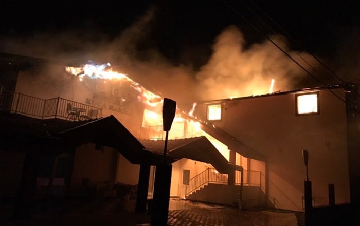 ПОЖАРИ У ЦРНОЈ ГОРИ Почеле евакуације у Крашићима, затражена међународна помоћ (видео) ПОЖАРИ У ЦРНОЈ ГОРИ Почеле евакуације у Крашићима, затражена међународна помоћ (видео)