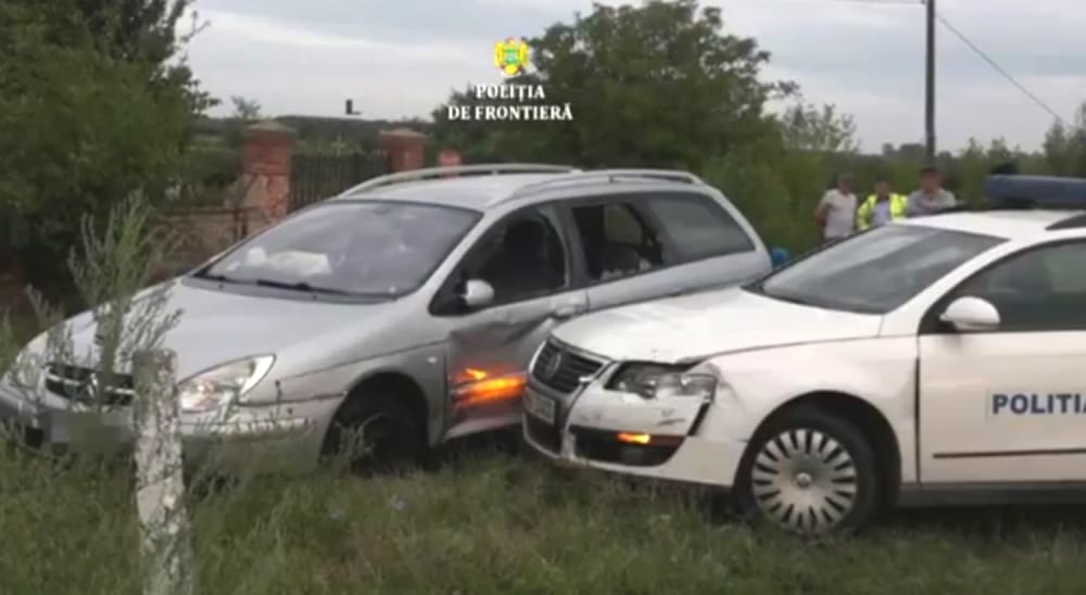 ГРАНИЦA РУМУНИЈЕ И СРБИЈЕ Mигранати пробили полицијску баријеру, дошло до пуцњаве ГРАНИЦA РУМУНИЈЕ И СРБИЈЕ Mигранати пробили полицијску баријеру, дошло до пуцњаве