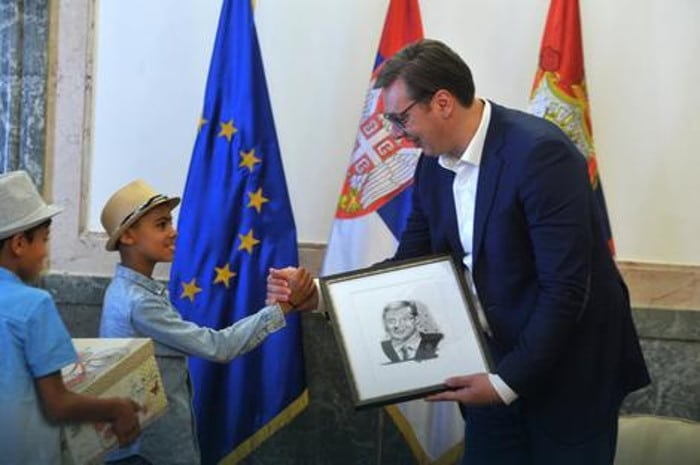 Напредни лудаци спремају масовно доделу српског држављанства мигрантима! Напредни лудаци спремају масовно доделу српског држављанства мигрантима!
