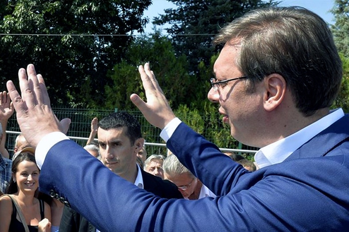 ВУЧИЋ ЈЕ НАЈВЕЋА БАБА У СРБИЈИ: Отужни подизвођач радова Ангеле Меркле и Тони Блера ВУЧИЋ ЈЕ НАЈВЕЋА БАБА У СРБИЈИ: Отужни подизвођач радова Ангеле Меркле и Тони Блера