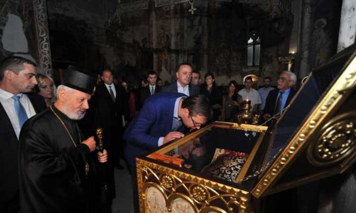Опет великоиздајниче поганиш српске светиње? Марш код Лутера па тамо балави кивот изроде!