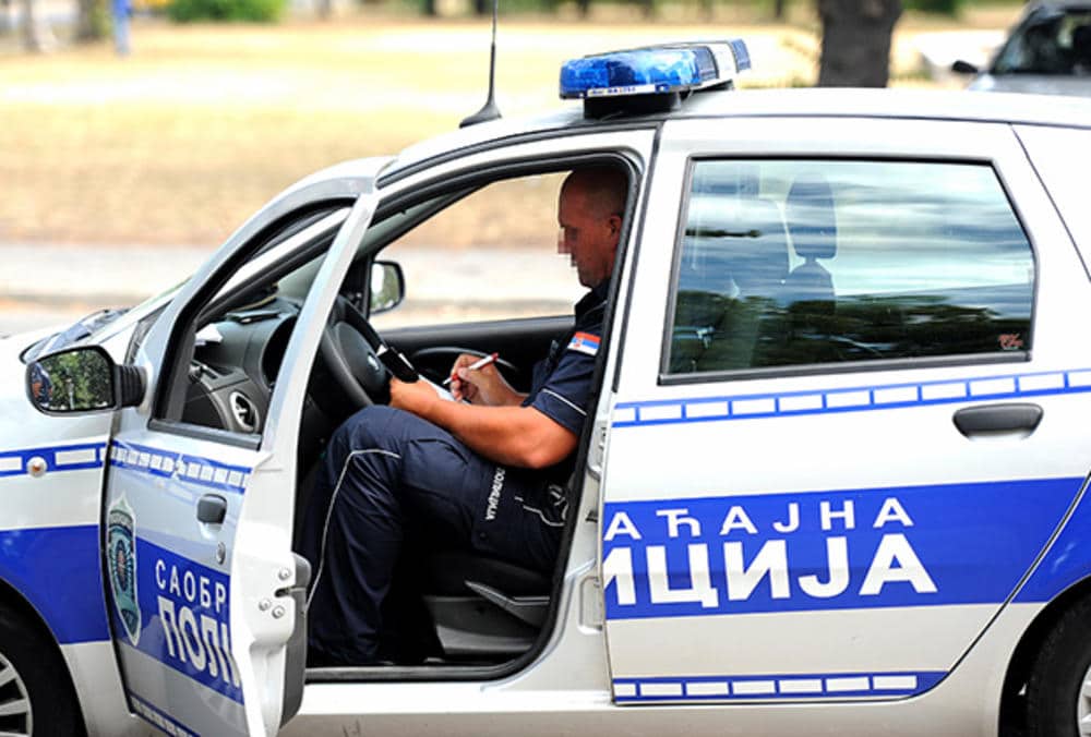 ОВО СУ НОВЕ КАЗНЕ У САОБРАЋАЈУ ОД НОВЕ ГОДИНЕ: Скупље казне, одузимање аута и дозвољено претицање на пуној ОВО СУ НОВЕ КАЗНЕ У САОБРАЋАЈУ ОД НОВЕ ГОДИНЕ: Скупље казне, одузимање аута и дозвољено претицање на пуној