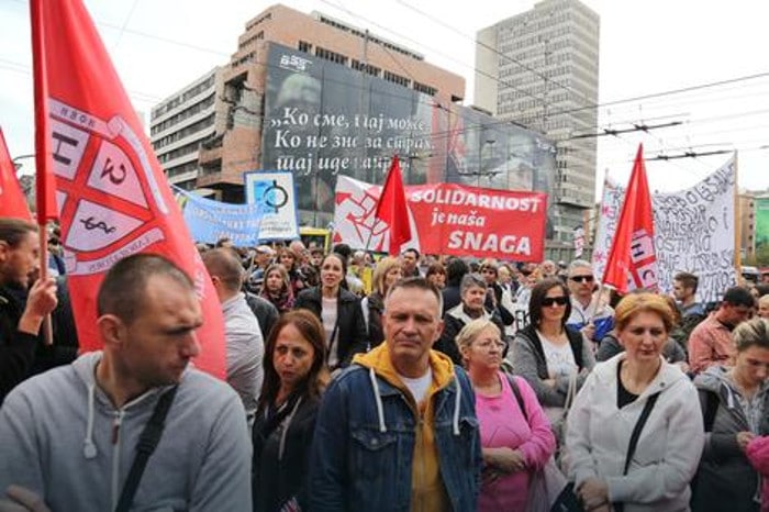 ЗАВРШЕН ПРОТЕСТ ИСПРЕД ВЛАДЕ: Просветари траже заштиту од масовних отказа ЗАВРШЕН ПРОТЕСТ ИСПРЕД ВЛАДЕ: Просветари траже заштиту од масовних отказа