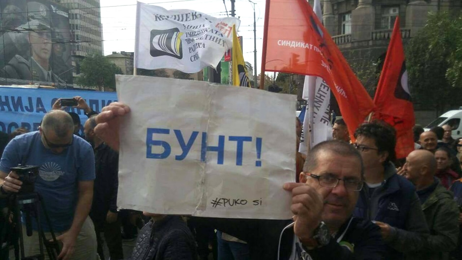 Протест синдиката из просвете и здравства: „Довели сте нас на дно“ Протест синдиката из просвете и здравства: „Довели сте нас на дно“