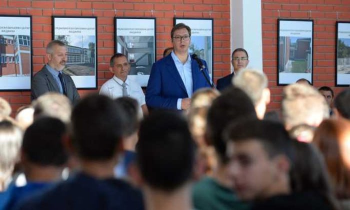 Патолошки лажов да више прекине да серенда о платама! Патолошки лажов да више прекине да серенда о платама!