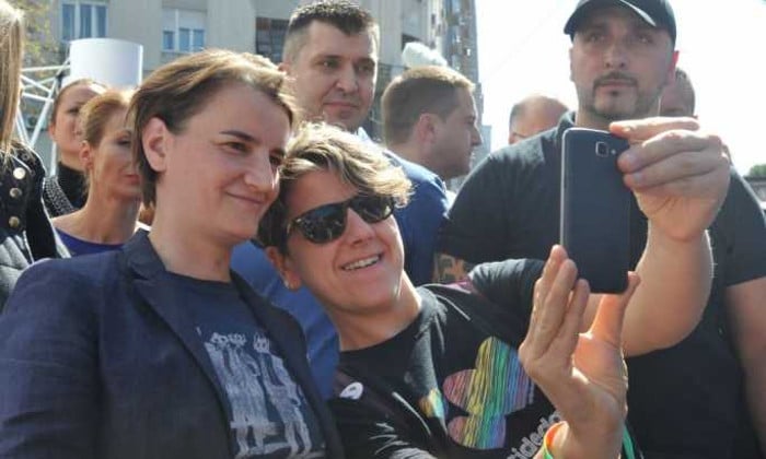 Полицијском репресијом угушите Београд да би буљаши могли да шетају и то је право лице Србије? Марш бре... Полицијском репресијом угушите Београд да би буљаши могли да шетају и то је право лице Србије? Марш бре...