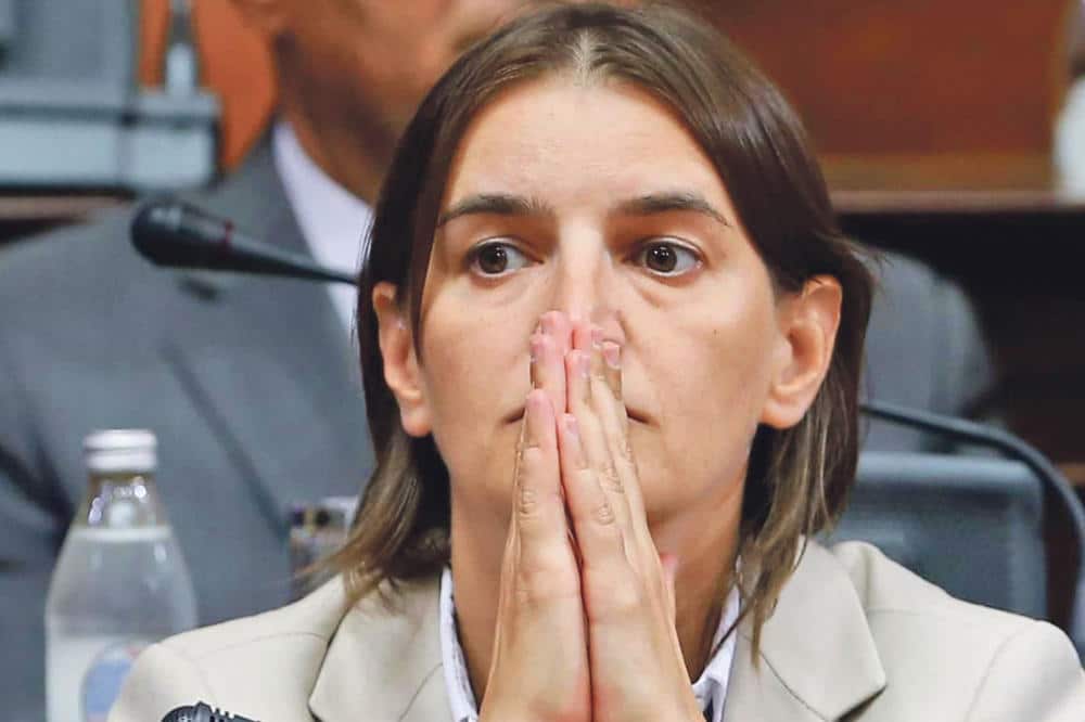И МУТАВА има тетку која јој плаћа рате за стан од 328 м2 на Дедињу! И МУТАВА има тетку која јој плаћа рате за стан од 328 м2 на Дедињу!