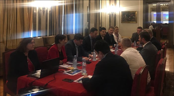 Народ нема хлеба да једе а они би да праве "национални стадион"?! Народ нема хлеба да једе а они би да праве "национални стадион"?!