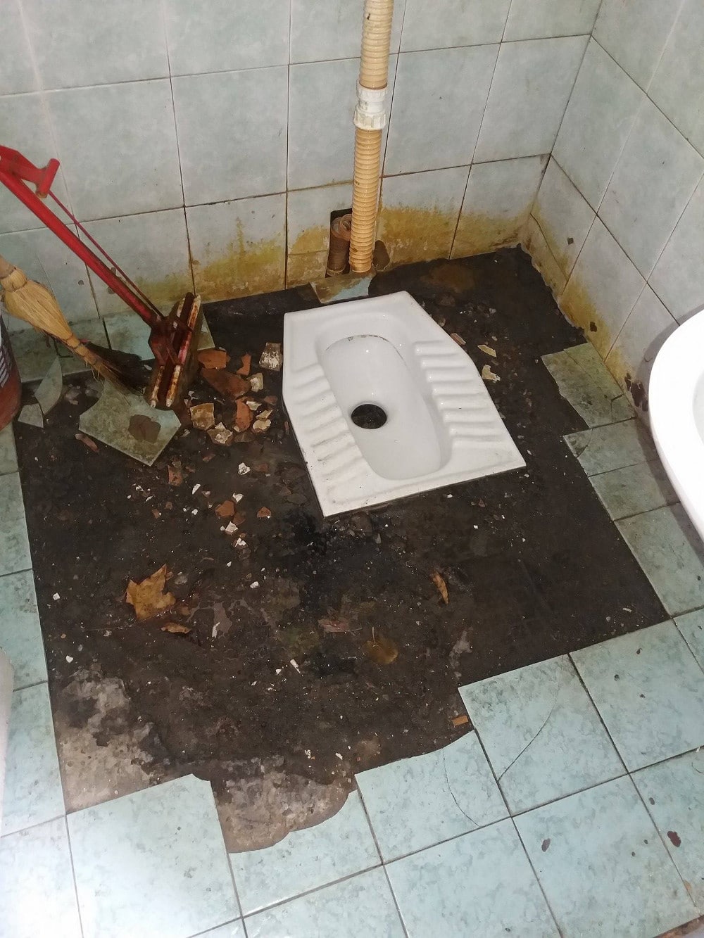 Полицијски синдикат: Уништени чучавци полицијске у Тополи (фото)