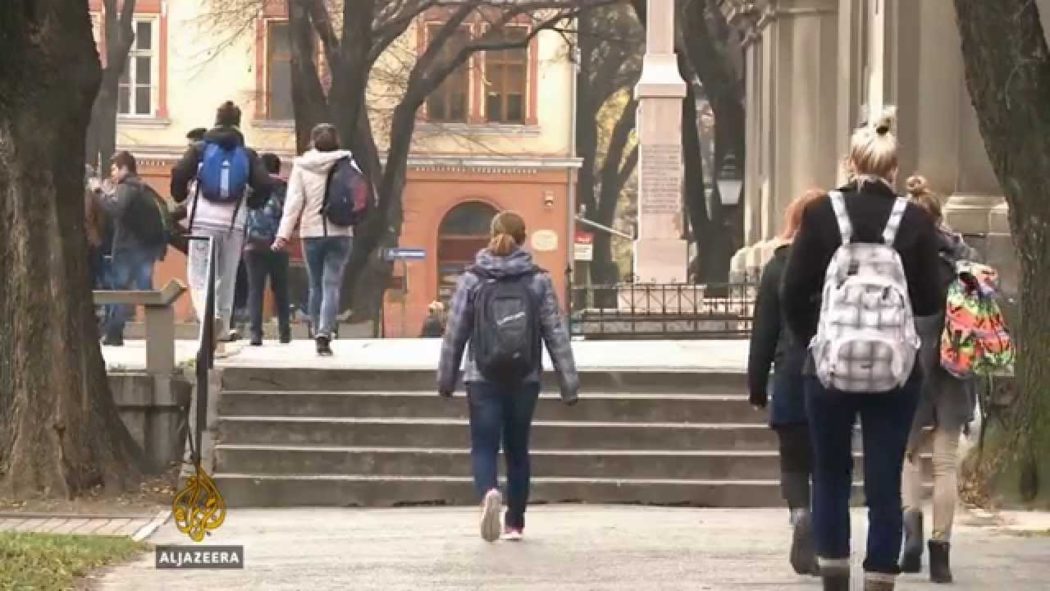 Суботичани масовно напуштају Србију (видео) Суботичани масовно напуштају Србију (видео)