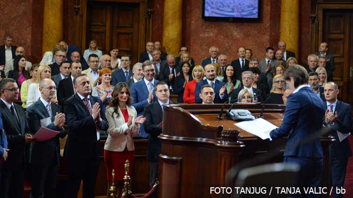 ВЕЛЕИЗДАЈНИЧЕ, колико је странаца ангажовано за рад у влади и по министарствима?