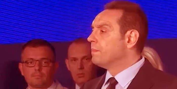 ЗАВРТЕЋЕ ВАМ СЕ У ГЛАВИ ПОСЛЕ ОВОГ ВИДЕА! Александар Вулин и Аца Вулин – “Два у мени” ЗАВРТЕЋЕ ВАМ СЕ У ГЛАВИ ПОСЛЕ ОВОГ ВИДЕА! Александар Вулин и Аца Вулин – “Два у мени”