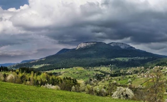 Пећина Старине Новака и тајне које крије “Хајдучка гора“ Пећина Старине Новака и тајне које крије “Хајдучка гора“