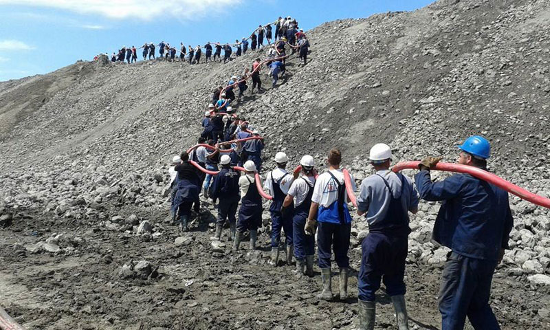 Србијом владају ИДИОТИ, рудари "Колубаре" ће да вам сруше зграду владе мајмуни једни!