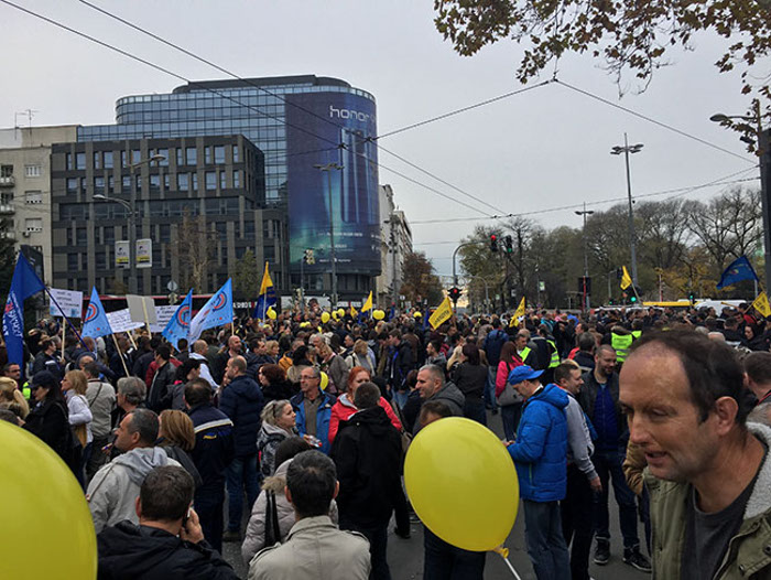 Радници Пошта Србије траже одузете плате и прете тоталном обуставом рада Радници Пошта Србије траже одузете плате и прете тоталном обуставом рада