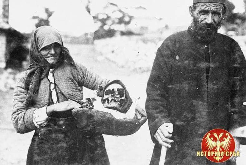 Једна од најневероватнијих, најтужнијих и најузвишенијих фотографија из Првог светског рата Једна од најневероватнијих, најтужнијих и најузвишенијих фотографија из Првог светског рата