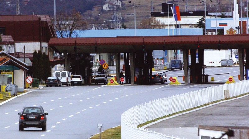На граничном прелазу Градина ухапшено 12 цариника и шест полицајаца На граничном прелазу Градина ухапшено 12 цариника и шест полицајаца