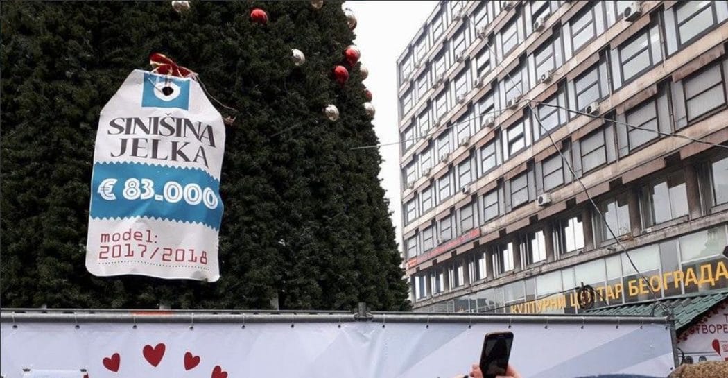 Уговор за новогодишњу јелку у центру Београда није раскинут, Синиша Мали лаже да је јелка поклоњена Уговор за новогодишњу јелку у центру Београда није раскинут, Синиша Мали лаже да је јелка поклоњена