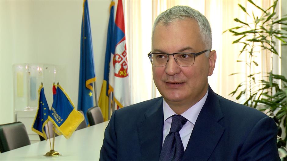 Ој, ливадо, росна траво, пашњаче, пашњаче... Ој, ливадо, росна траво, пашњаче, пашњаче...