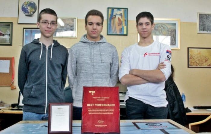 Наши млади роботичари ПОКОРИЛИ КОНКУРЕНЦИЈУ У КИНИ!