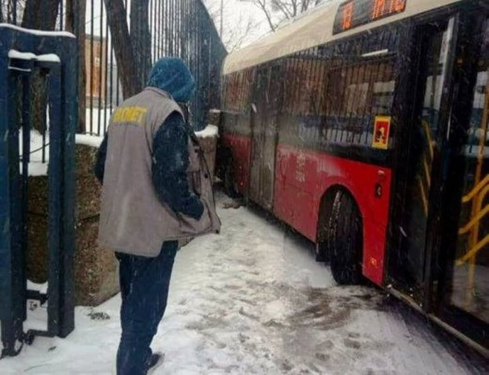 Уместо јелки и расвете, Београду у фебруару потребније гуме и акумулатори за аутобусе Уместо јелки и расвете, Београду у фебруару потребније гуме и акумулатори за аутобусе