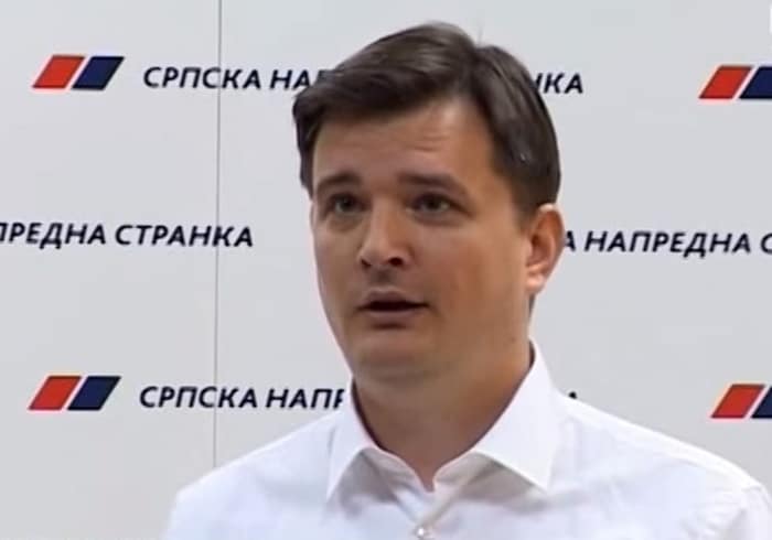 Само ви идиоти призивајте немире па кад вам Божана заигра пред кућом биће "бежте ноге посраћу вас" Само ви идиоти призивајте немире па кад вам Божана заигра пред кућом биће "бежте ноге посраћу вас"