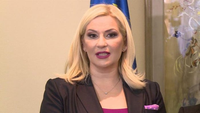 Док Србија гладује напредна фукара поклања 200 милиона € шиптарима за аутопут Док Србија гладује напредна фукара поклања 200 милиона € шиптарима за аутопут