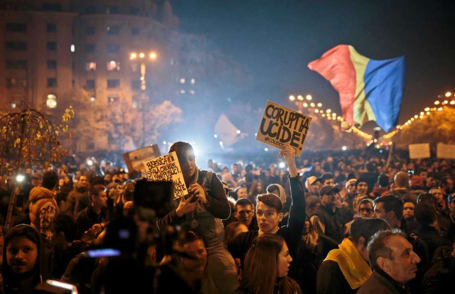 Протести у Букурешту, траже оставку председника због корупције Протести у Букурешту, траже оставку председника због корупције